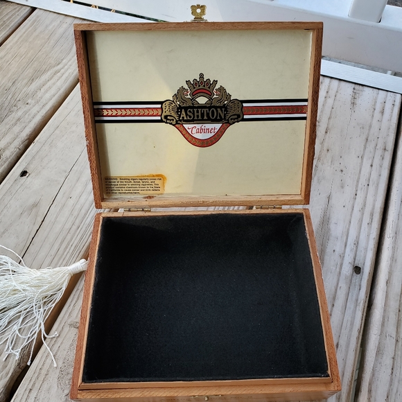 Unique cigar box purse - Picture 3 of 3